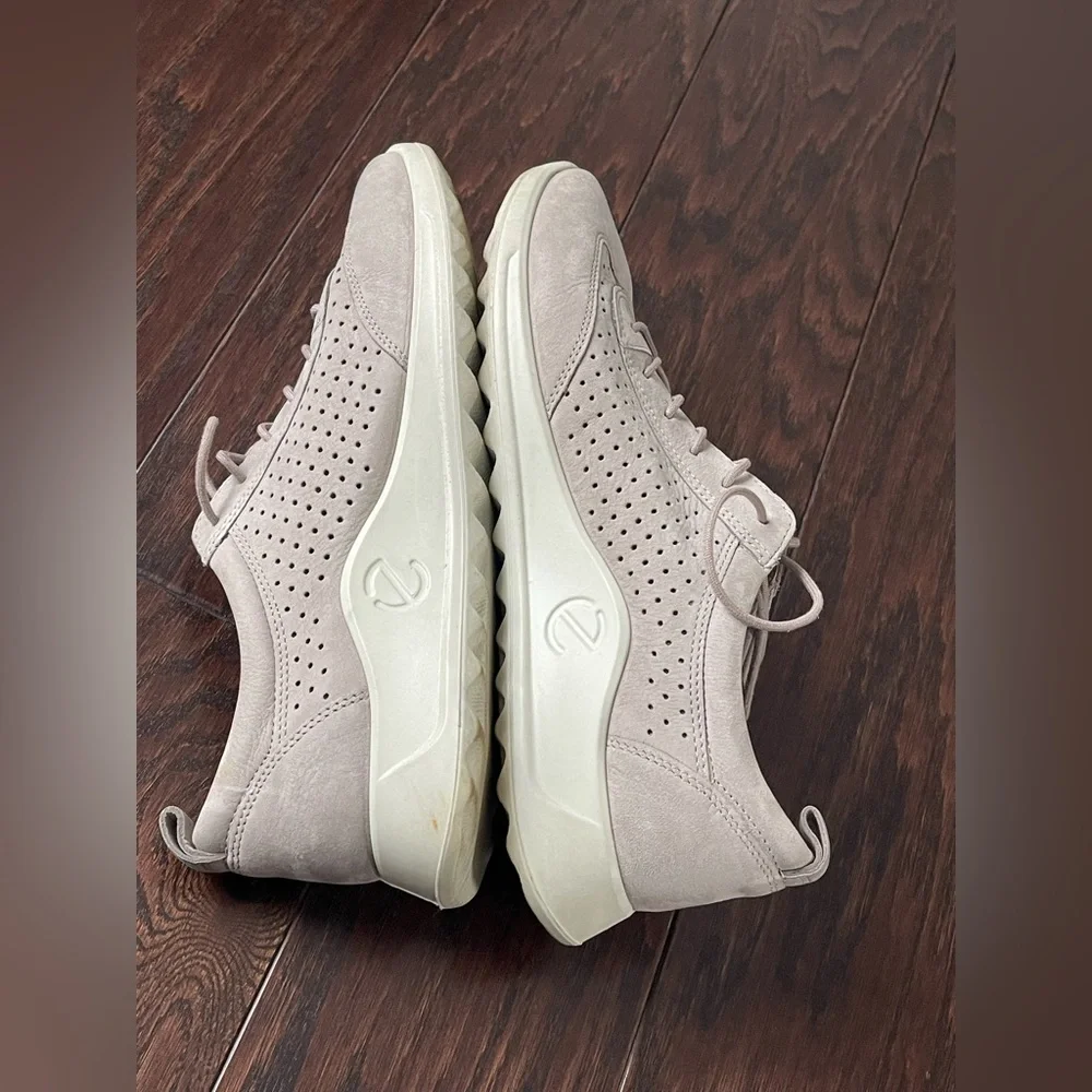 Ecco Womens Flexure Runner gray Rose Suede Sneaker Size 41/10
